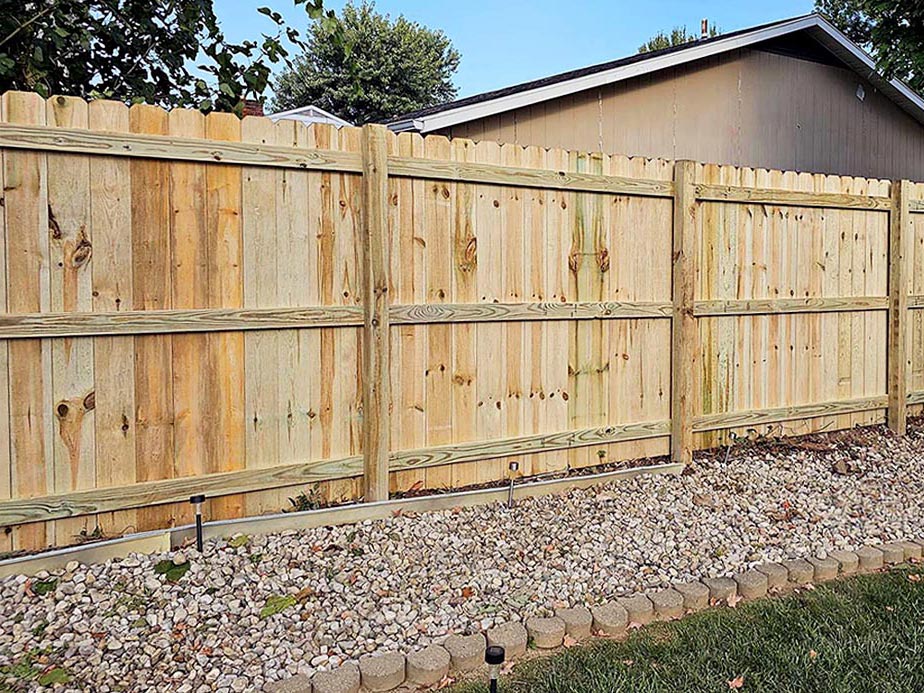 Bellbrook OH stockade style wood fence